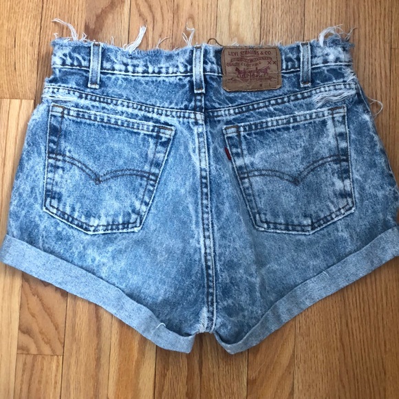 Vintage Levi shorts - Picture 2 of 6